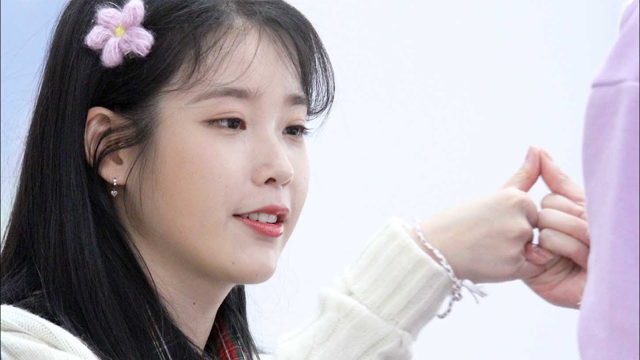 191128 아이유(IU) ‘12년차 아이돌이 팬을 대하는 자세’ Ι 러브포엠 팬사인회 직캠 [비몽]