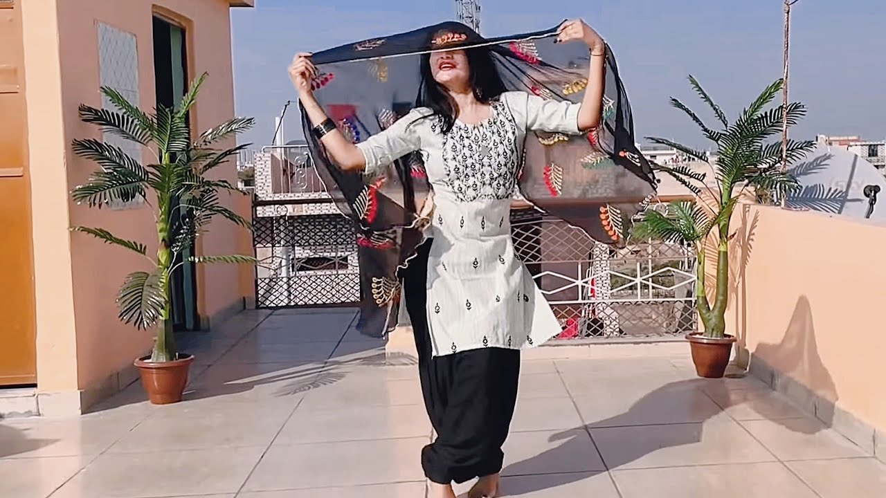 Sapna Chaudhary      mera chand Haryanvi Trending SongNeelu Maurya Dance