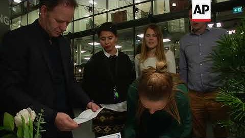 Biohackers get down to basics at DNA sequencing party