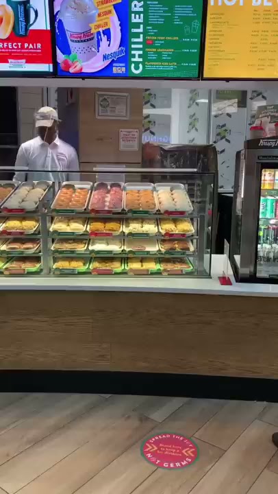 He PULLLED the DOUGHNUT OUT OF THE GLASS!!! 🤯 #shorts