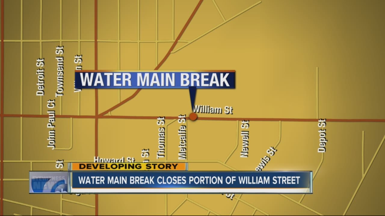 Water main break closes part of William Street - YouTube