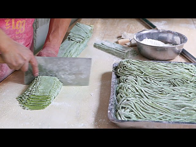 Xian Street Food - Making Chinese Spinach Noodles | Travel Thirsty