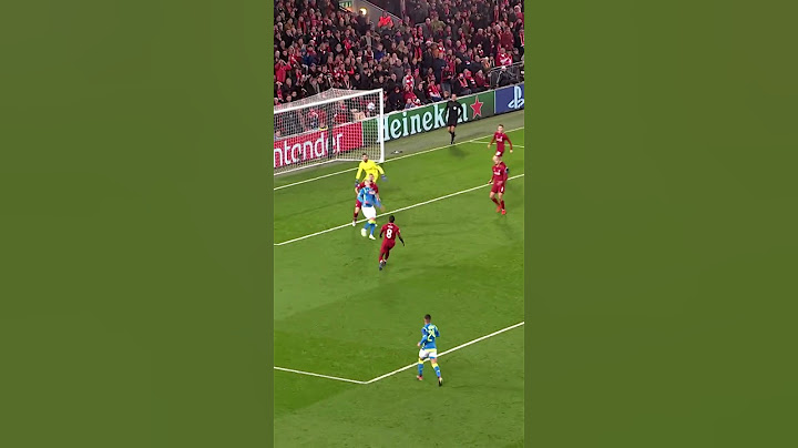 Alisson Becker’s match-defining save vs Napoli back in 2018 🧤 #lfc #shorts #alisson