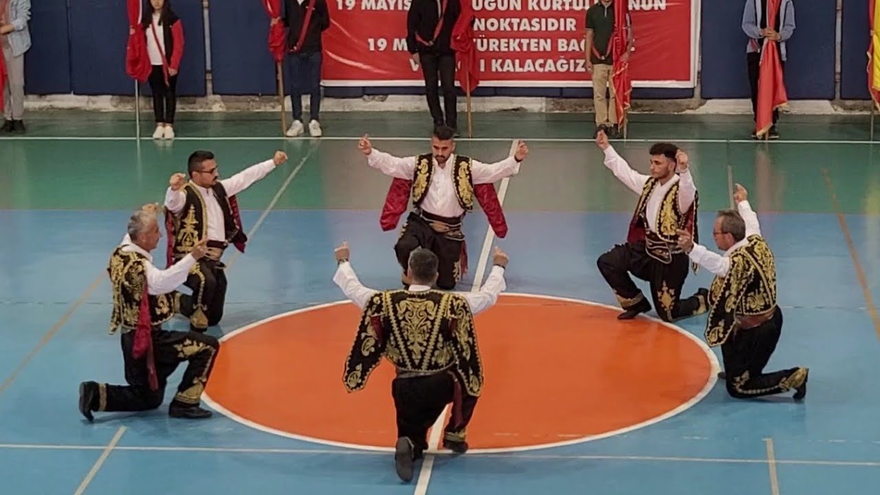 Kastamonu Tosya Yarenlerinden Sepetçioğlu Halk oyunu gösterisi