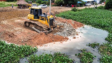 New project!!landfill using SHANTUI dozer push soil into water with 5ton trucks unloading soil