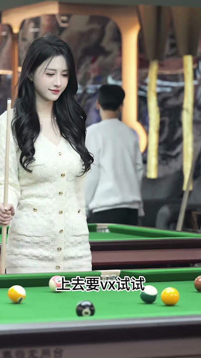 Hot Girl Play Billiards (1)