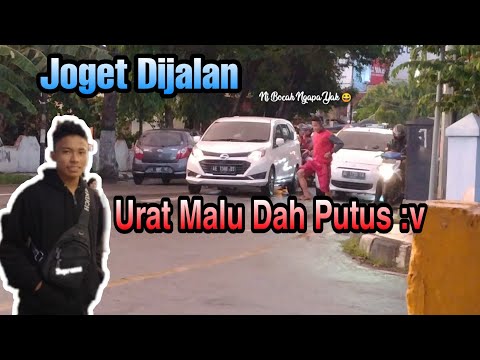 prank-indonesia-||-joget-di-lampu-merah-bikin-ngakak---part-2