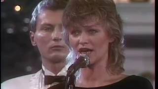 Video thumbnail of "Różni wykonawcy - Przekażmy sobie znak pokoju (1986)"