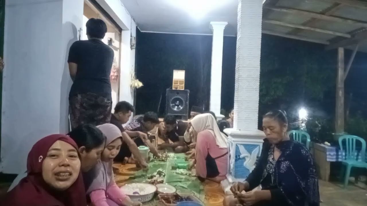 Pergantian tahun kumpul keluarga dan tetangga 