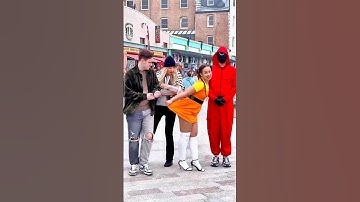 SQUID 🦑 GAME SEASON 4: New games with passerby?😕🙆‍♀️ LA ELVÍRA #squidgame