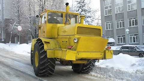 Old soviet russian snow dozer on K-701 shassis