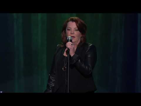 Video: Kathleen Madigan Net Değer: Wiki, Evli, Aile, Düğün, Maaş, Kardeşler