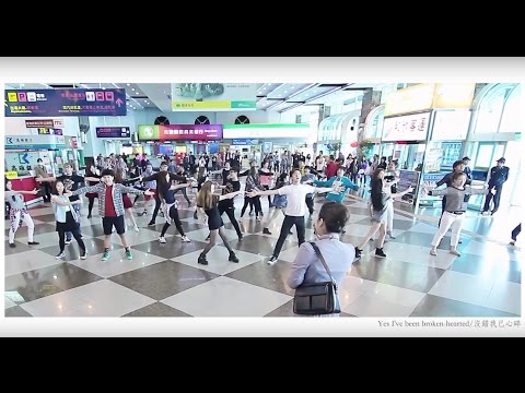 媽媽咪亞，超感人機場求婚 Best Surprise Flash mob Proposal at Kaohsiung Airport