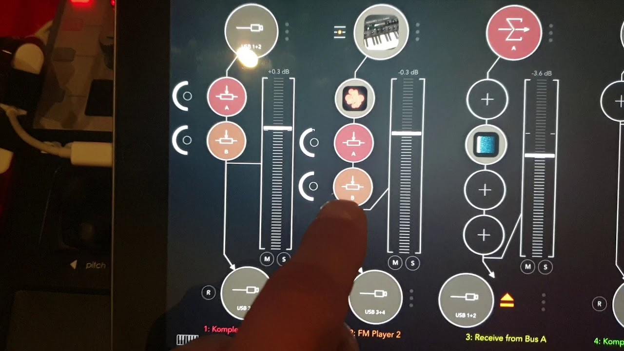 iPad, Native Instruments V-synth, Novation  