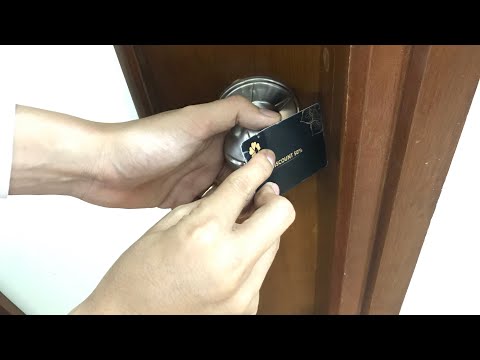 Video: Cách mở cửa phòng tắm bị khóa: 10 bước