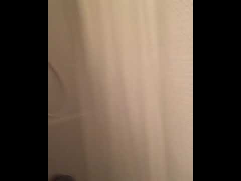 Video: Eenvoudige manieren om te voorkomen dat een douchegordijn naar binnen blaast: 9 stappen