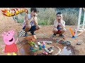 George pig da família Peppa pig, Lucas e Cauã brincam na pista Hot wheels e carrinhos Marvel toys.