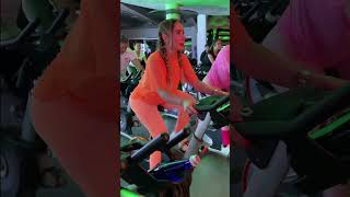 La motivación para el spinning! 😅😅  #spinning #paolajara #gym #shorts #música #shortvideo #latin