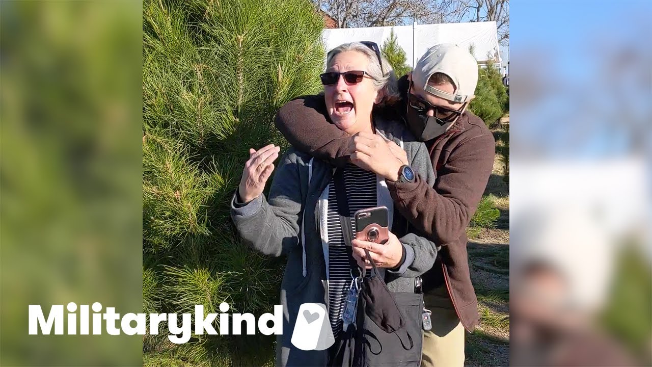 Navy diver wraps mom in surprise hug | Militarykind