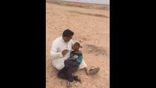 العثور على طفل ضايع في البر له اسبوع .. يوم شافهم كانه شايف الجنة .. والله قطع قلبي