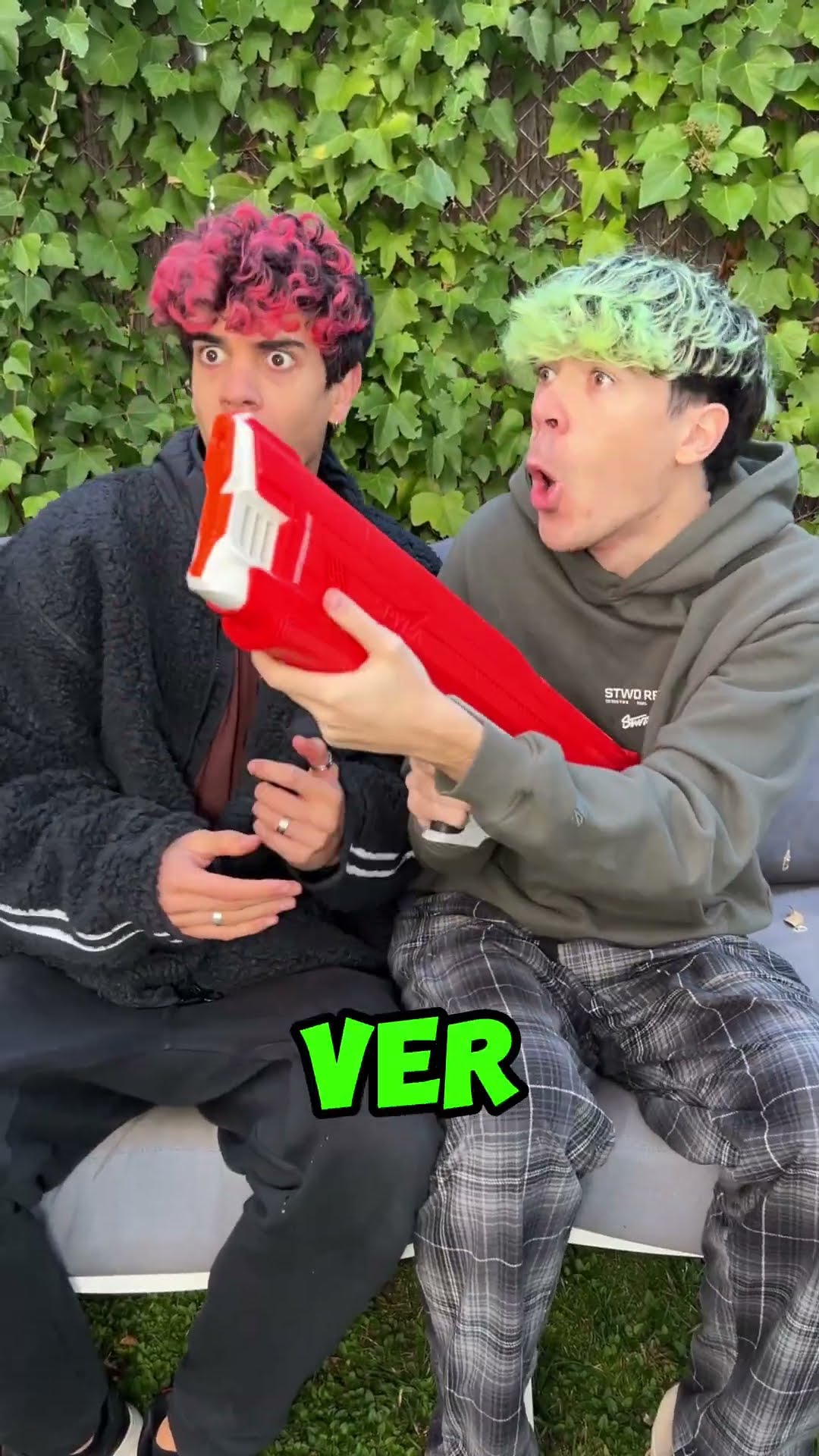 Mi AMIGO OCULTA que el ZOMBIE  VICTOR ha VUELTO!