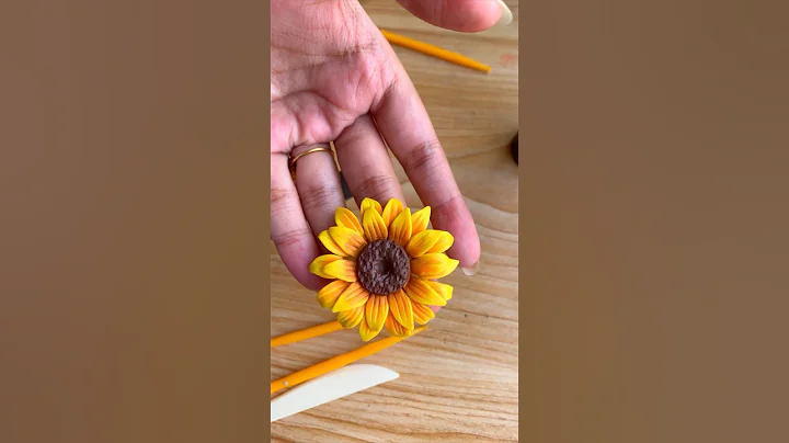 Polymer clay sunflower 🌻 #subscribe #claycraft #diy #handmade comment for full tutorial 📥