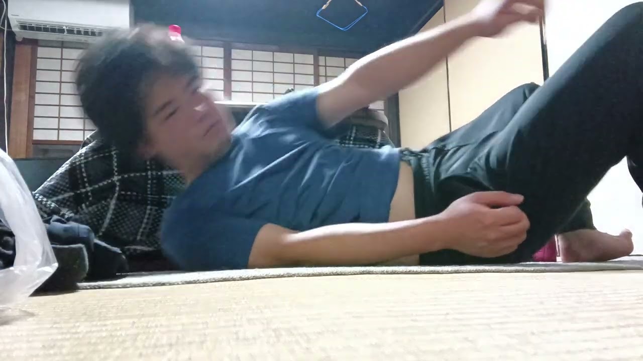 金縛りにあう人  金縛りにあう自分の撮影に成功しました