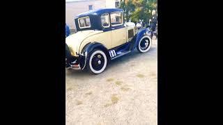 Oldtimer Auto Ford Model  A kommt gefahren und parkt #oldtimer #ford