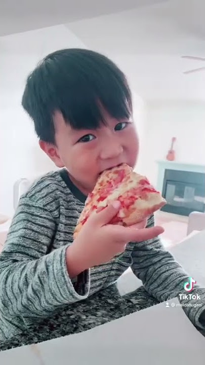 this boy doesn’t turn down any food 😌