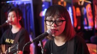 DWITANTY - Kita Lawan  Mereka Stand Here Alone Cover ( Live at Aufco  Store )