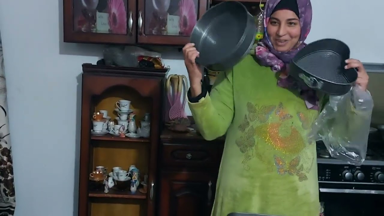 طريقه عمل البيتزا بمكونات سهله وبسيطة 👌😋وفي مفاجأه في آخر الفديو💥