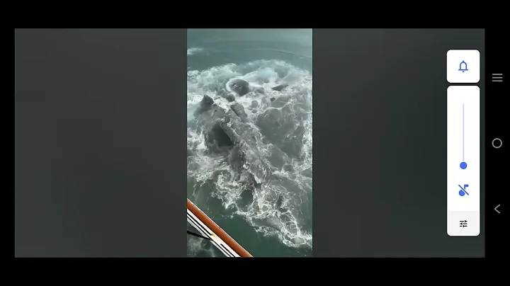 the Cruise ship Norwegian Sun hits a minor iceberg in Alaska 😱