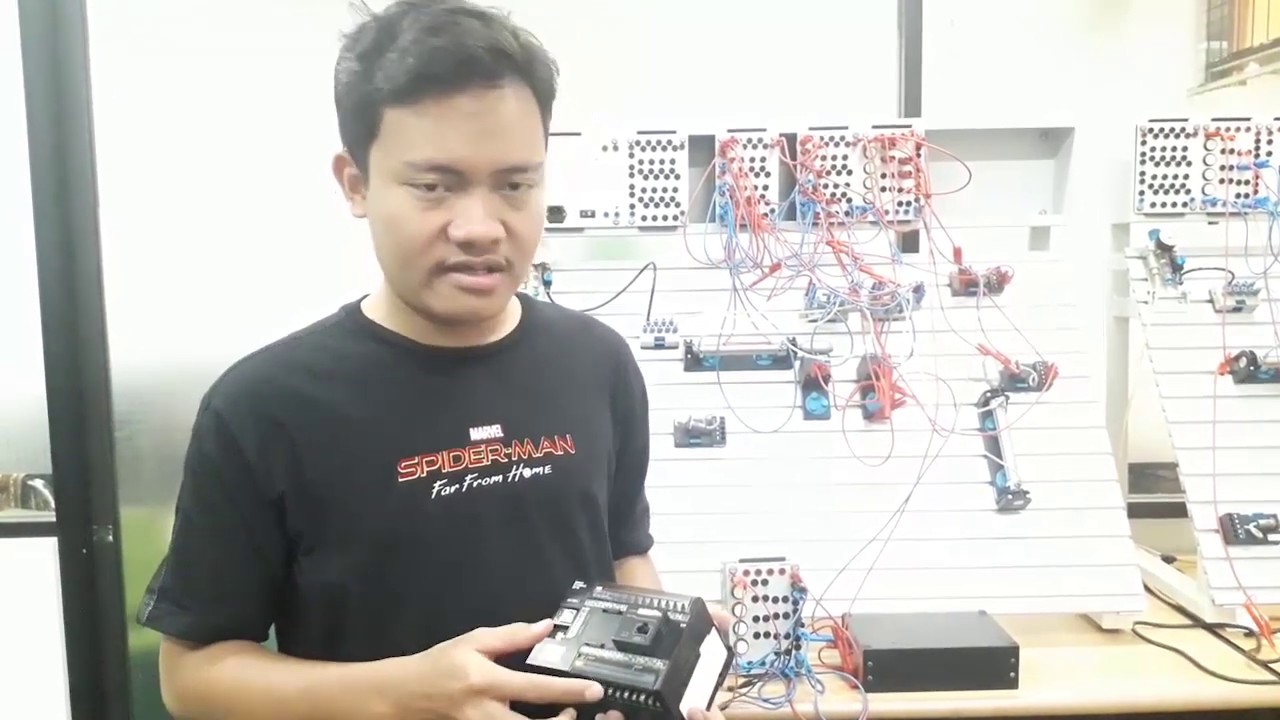 Tutorial Wiring PLC Omron CP1E - YouTube