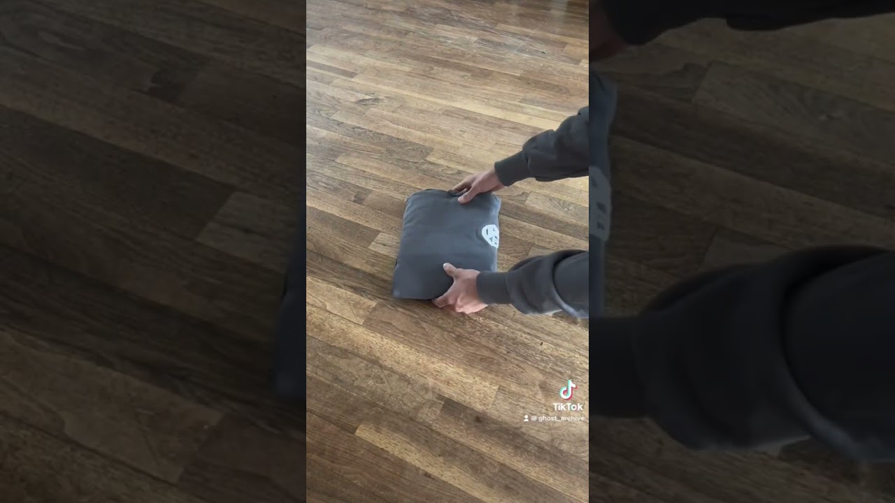 UNBOXING A CRAZY HOODIE 
