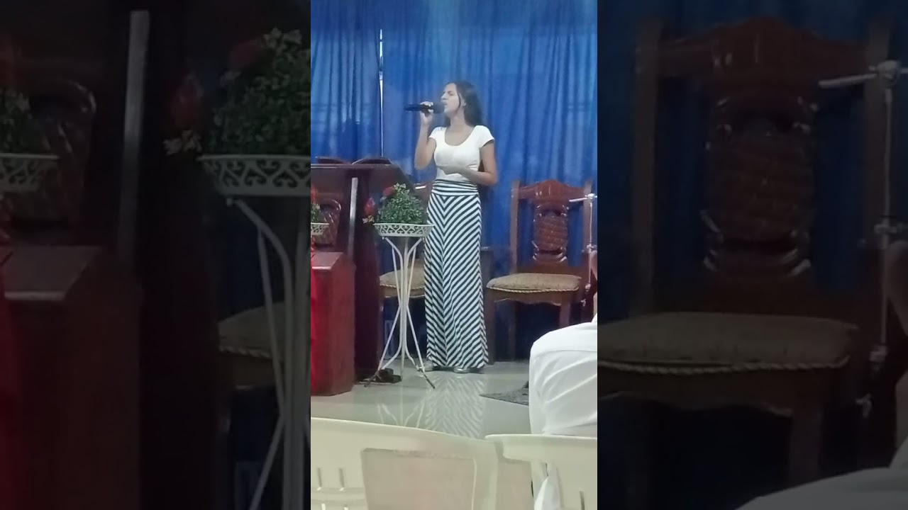 Karla Godoy adorando a DIOS