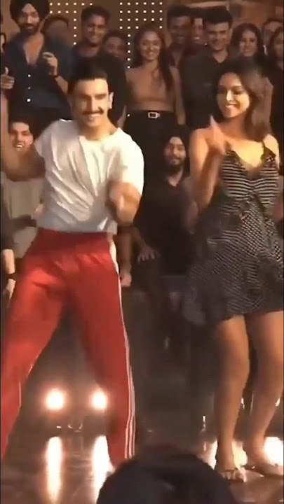 Aww! That end when Ranveer Hugged Deepika and she just blushed! 😍🥰 #ranveersingh #deepikapadukone