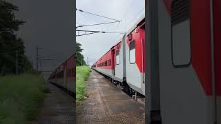 railgadi railgadi bich wale station bole Ruk 483