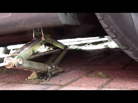 jacking-point-for-volvo-v40-s40