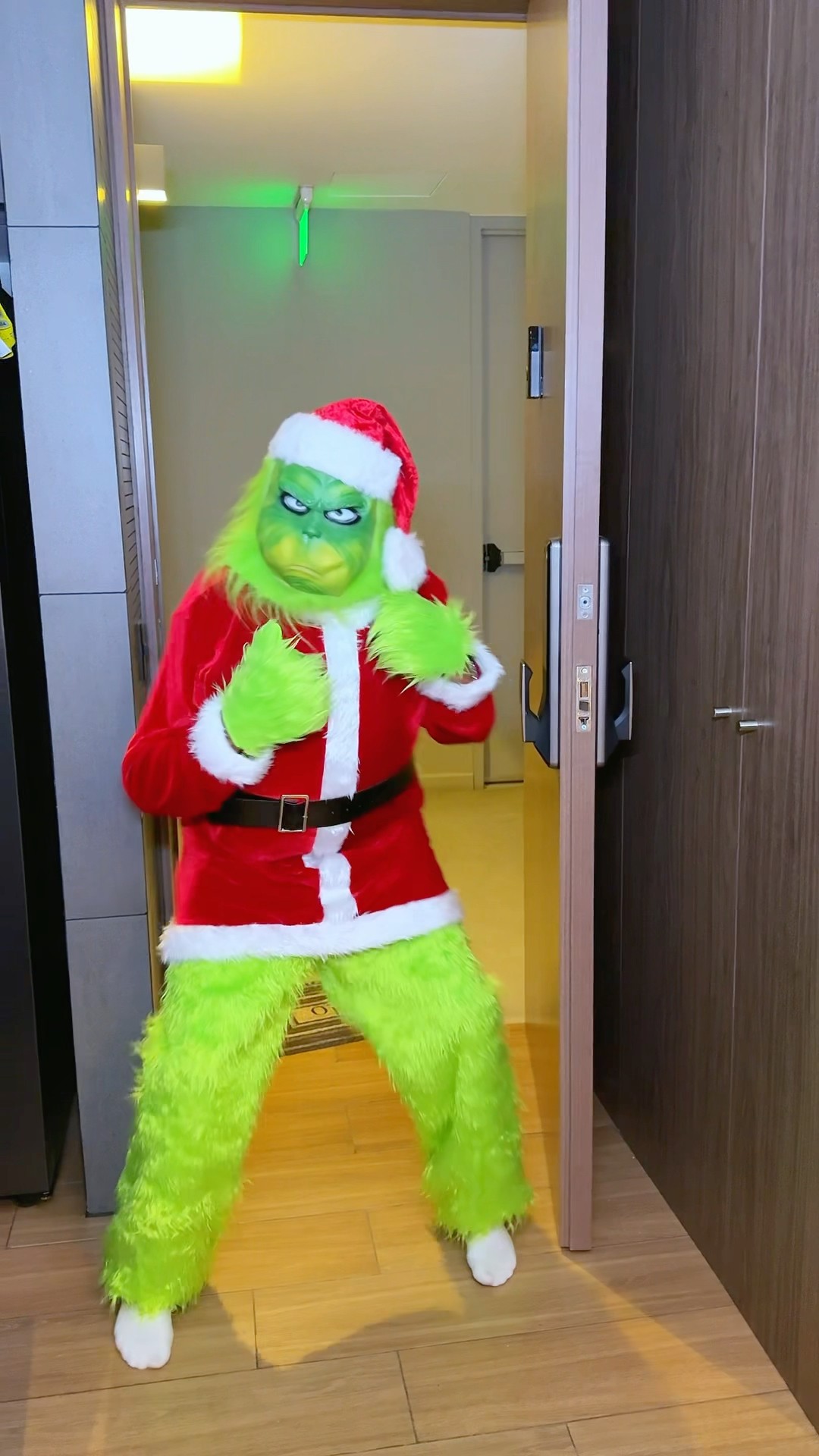 PERSONAS LLEGANDO A LA POSADA NAVIDEÑA #navidad #diciembre #disfraz