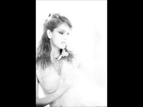 Ondyena sings Figlio Perduto (Beethoven's 7th Symphony)