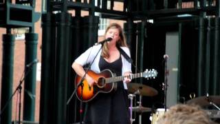 Liz Longley - Moondance chords