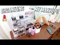 ORGANIZING MY MAKEUP!!