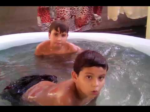 Desafio na piscina !!! - YouTube