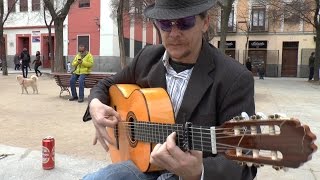El guitarrista flamenco El Liebre de Cartagena toca unas bulerías en Malasaña chords