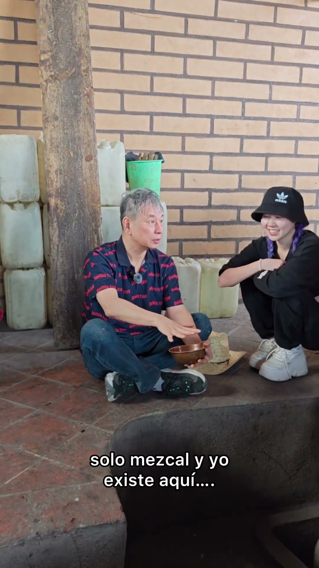 Cuando coreano prueba mezcal por primera vez