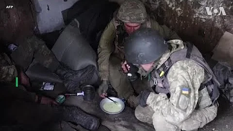 一场血战之后 乌军士兵喝着热汤的温暖片刻 - 天天要闻