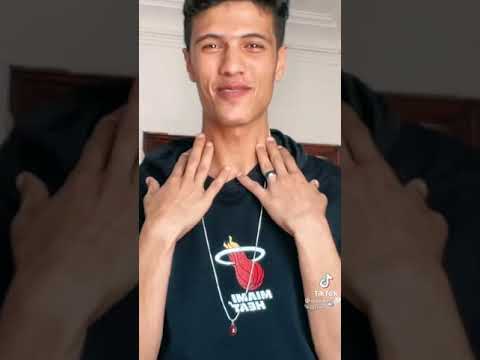 انا سلسلتك حاضنه رقبتي