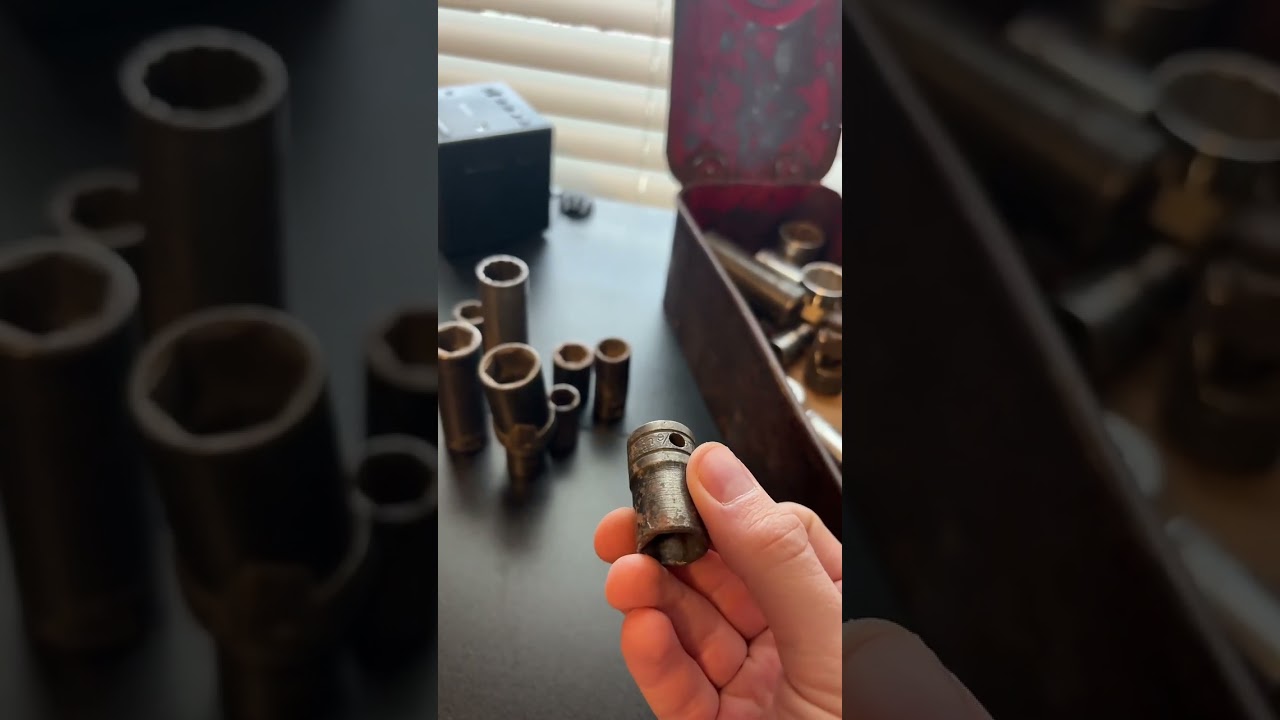 Винтажные торцевые ключи Snap-On, найденные в старом ящике для инструментов трактора Internationa...