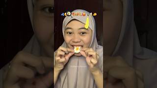 Di Tantang Makan Emoji