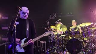 Vignette de la vidéo "Smashing Pumpkins - Empires : Live at iHeart Studios on May 2, 2023"